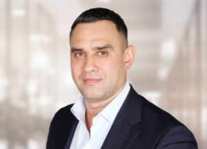 Mihăiță Doroftei, fondatorul Fundației DMS: ”Sprijinim lupta lui Dragoș, un mic erou” (P)