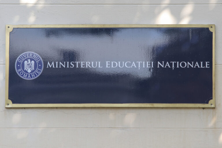 Ministerul Educaţiei: Programul Euro200 – acordarea unui ajutor financiar pentru achiziţia de calculatoare - se derulează şi în 2025