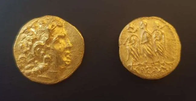 O femeie a încercat să scoată din România zece monede estimate la aproximativ 150.000 de lei