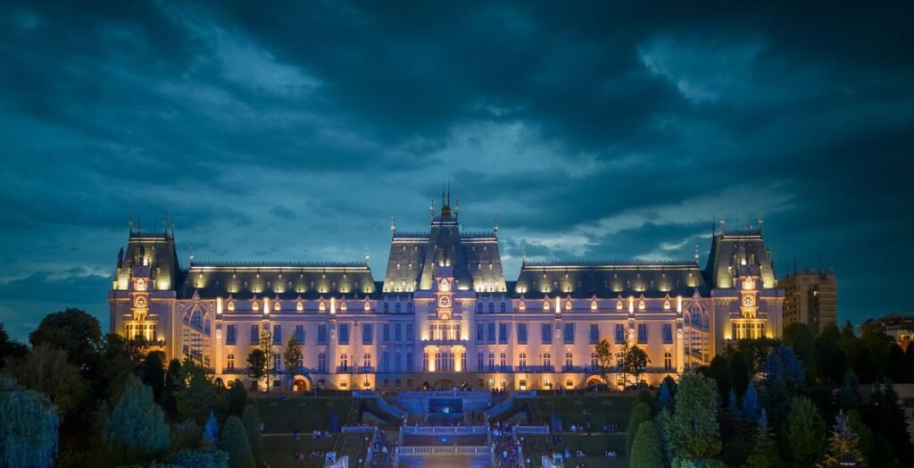 Expoziție în premieră națională, la Iași: „Iconia” și tavanul „halucinant” al Palatului Culturii vor trnsforma complet realitatea, la Romanian Creative Week