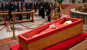 Astăzi au loc funeraliile Papei Francisc, la Vatican, reunind lideri din întreaga lume