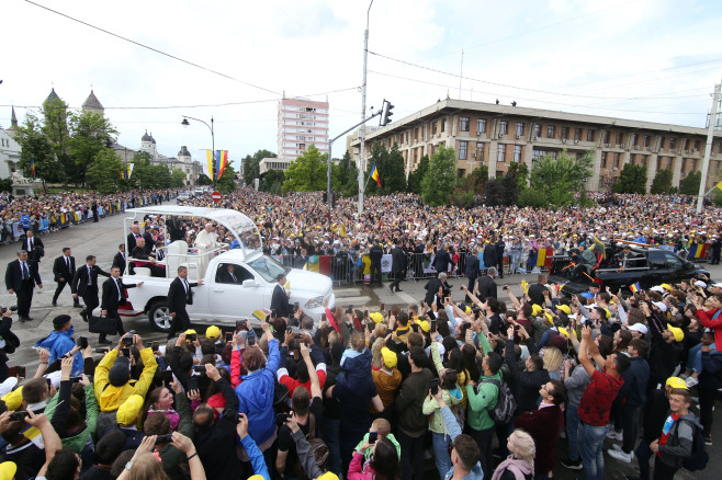 A murit Papa Francisc. Suveranul Pontif a făcut o vizită istorică în Iași, în 2019. „Sfârşitul lumii va fi atunci când nu va mai fi cărare de la vecin la vecin!”