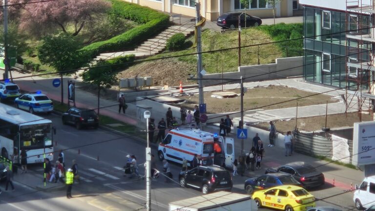 Pieton accidentat în CUG, pe trecere. Martorii spun că semafoarele nu au funcționat