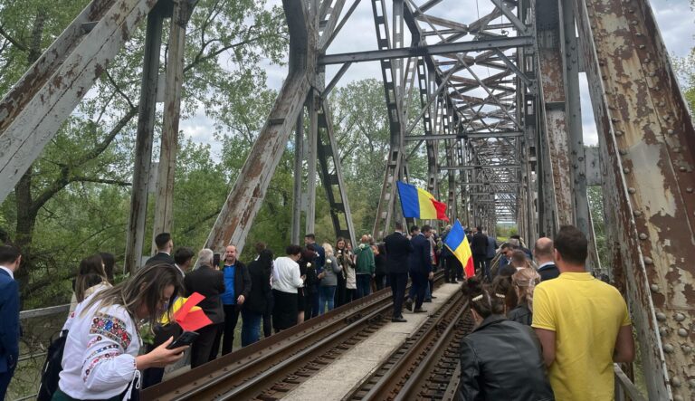 REPORTAJ | Podul de Flori: istorie, asfalt și promisiuni electorale. Moldovenii privesc, din nou, cu speranță spre România / FOTO/VIDEO