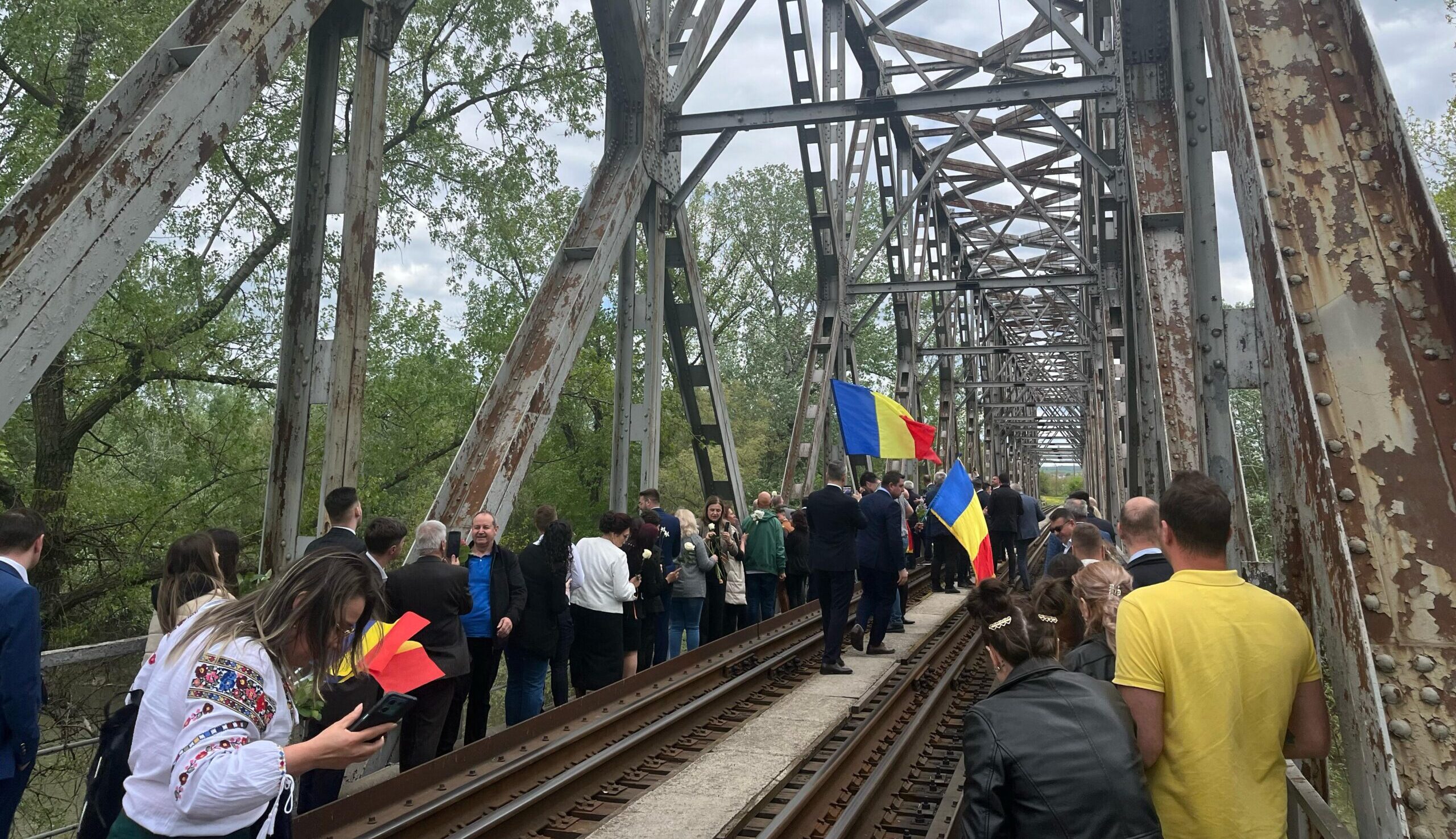 REPORTAJ | Podul de Flori: istorie, asfalt și promisiuni electorale. Moldovenii privesc, din nou, cu speranță spre România / FOTO/VIDEO