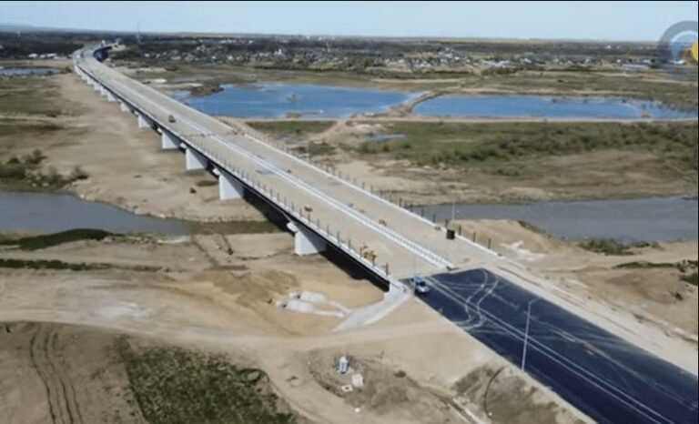 Podul peste râul Buzău, din autostrada A7, a ajuns într-un stadiu cheie: structura principală a fost complet betonată