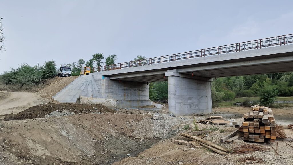  Podurile de la Iași suspendate în promisiuni: se repară greu și se promite ușor. O analiză inedită