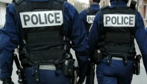Paris: Un poliţist în afara serviciului a murit după o bătaie în faţa unui bar