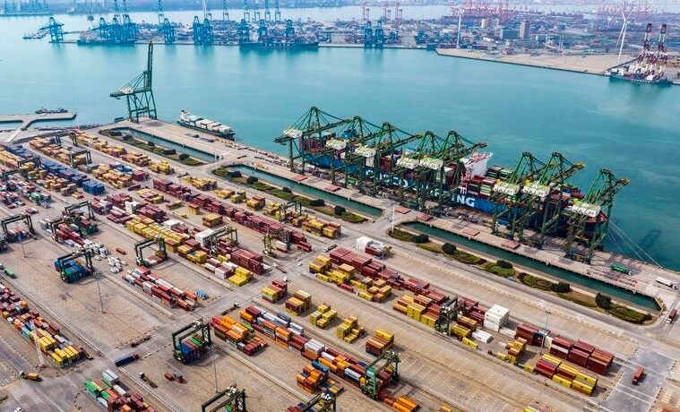Exporturile Chinei au crescut spectaculos în martie, cu peste 12% pe fondul accelerării livrărilor înaintea impunerii tarifelor americane