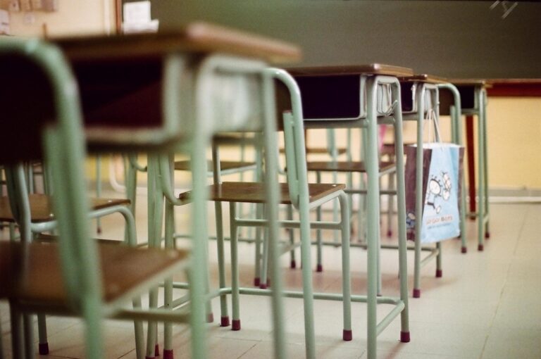 Bistriţa-Năsăud: O elevă de 16 ani a lovit o profesoară în incinta şcolii