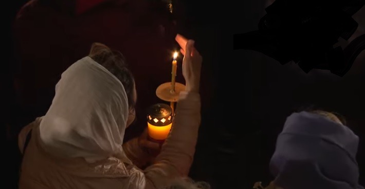 Slujba de Înviere la ortodocși și catolici: credincioșii sunt așteptați la biserică înainte de miezul nopții. Când se sfințesc pasca și ouăle roșii