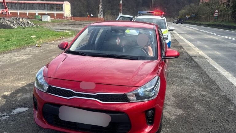 Tânără din Iași, prinsă conducând fără permis pe Valea Oltului