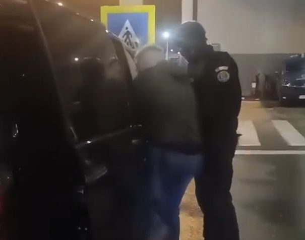 Urmărit internațional, adus în țară din Italia de polițiștii ieșeni - VIDEO