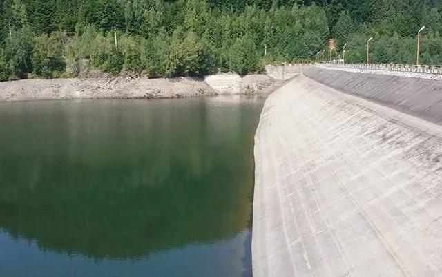 Alertă la Barajul Valea de Peşti din Hunedoara. Autorităţile judeţene au dispus măsuri urgente pentru punerea în siguranţă a exploatării