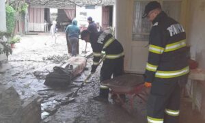 Caraş-Severin: Aproximativ o sută de gospodării din localitatea Dalboşeţ, afectate în urma unei viituri de scurtă durată