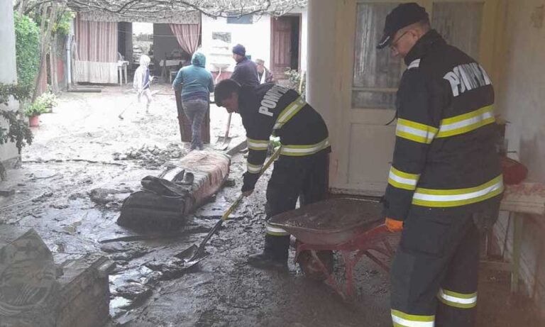 Caraş-Severin: Aproximativ o sută de gospodării din localitatea Dalboşeţ, afectate în urma unei viituri de scurtă durată