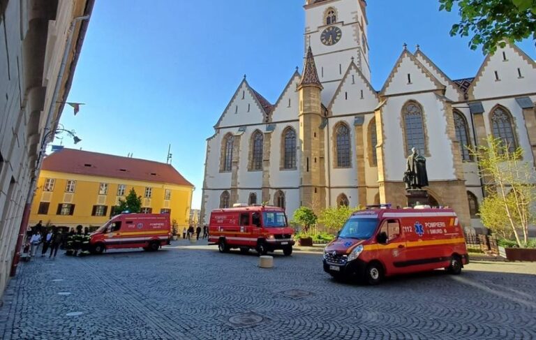 Cel puţin 20 de elevi de la Colegiul Naţional Bruhenthal Sibiu acuză mâncărimi la nivelul pielii. Mai multe echipaje la faţa locului