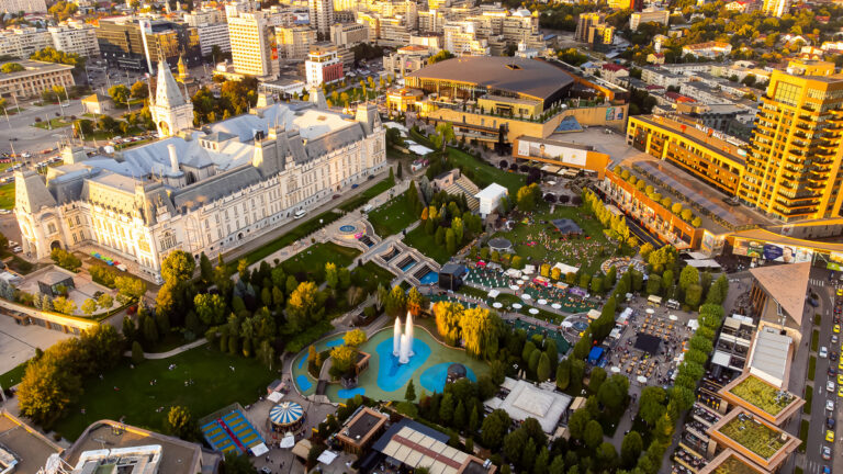 Brandul de încălțăminte Crocs deschide prima locație din regiunea de Nord-Est la Palas și în viitorul proiect RIVUS din Cluj-Napoca: „Ne dorim să fim acolo unde este energia, iar Palas este inima scenei de retail din Iași”