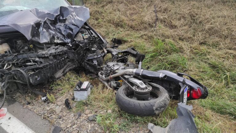 Accident mortal pe drumul spre Pașcani: șofer intrat pe contrasens, orbit de soare. Daune consistente pentru iubita victimei