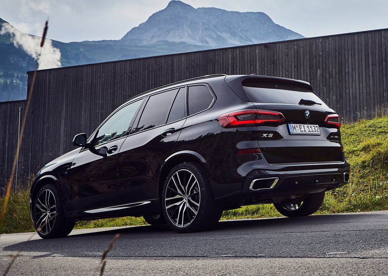 Și-a înscenat furtul unui BMW X5 la Iași, dar l-a dat de gol cheia inteligentă a mașinii. Ce condamnare au stabilit judecătorii pășcăneni