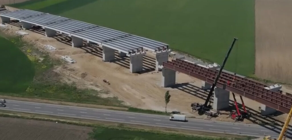  A7 – Lucrări spectaculoase pe șantierul Autostrăzii Moldovei: imagini recente cu pasajul pe deasupra DN2