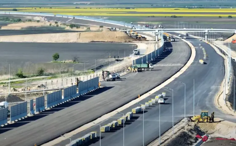 VIDEO: Autostrada A7 Ploiești - Buzău.  Stadiul fizic al lucrărilor pe lotul 3 al autostrăzii a ajuns la 37%
