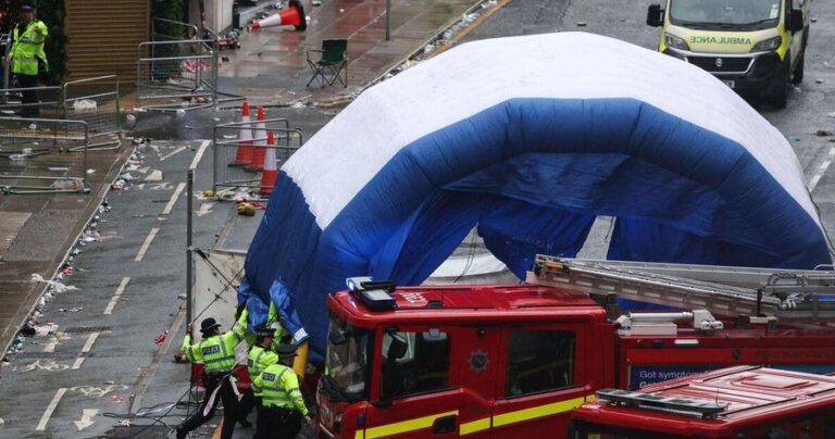 Reacția presei britanice, după ce o maşină a intrat în mulţime, la parada echipei Liverpool: „Cea mai neagră zi de la Hillsborough încoace”