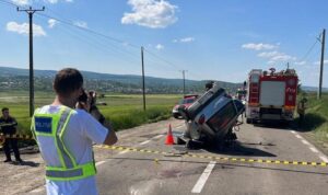 O femeie moartă într-un accident rutier în Botoșani, a fost găsită abia după 6 ore într-un șant. Familia a mers să aprindă o lumănare, când a făcut descoperirea șocantă