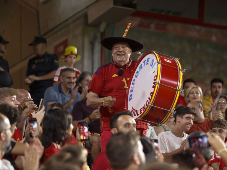 Fotbal: A murit Manolo, cel mai faimos suporter al naţionalei Spaniei
