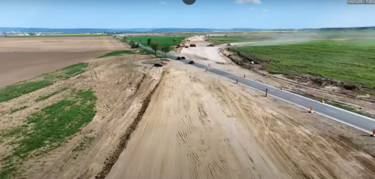 VIDEO Autostrada Moldovei, A7: Umbrărescu intră cu forțe sporite în județul Iași, dinspre Roman spre turbionul de la Pașcani