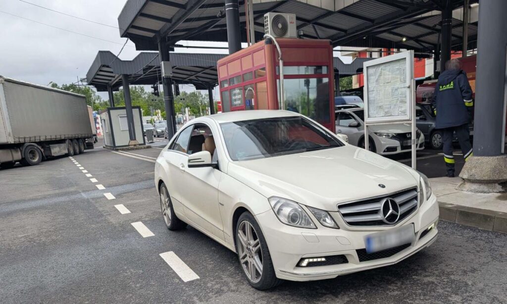  Mercedes-Benz furat din Germania, descoperit în vamă la Sculeni. „Nu știam nimic”