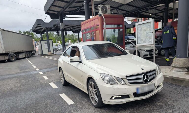 Mercedes-Benz furat din Germania, descoperit în vamă la Sculeni. „Nu știam nimic”