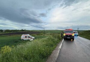 O ambulanță din Cluj aflată în misiune, implicată într-un accident rutier