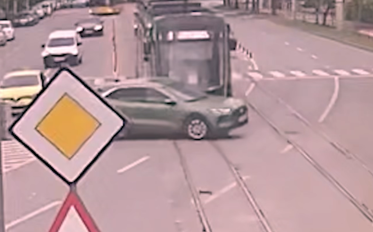 Cum s-a produs accidentul de sâmbătă, în care au fost implicate un tramvai și un autoturism, în zona Tehnopolis