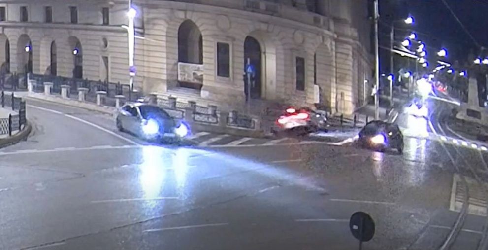IMAGINI - Accident grav azi-dimineață la Fundație, surprins de camerele video