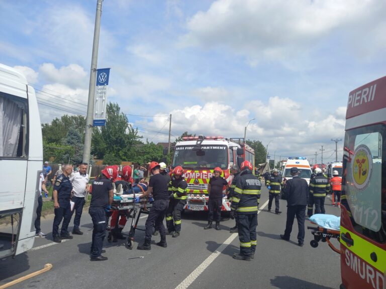 La un pas de „carnagiu” rutier – Experiența și abilitatea șoferului microbuzului a evitat, milimetric, o tragedie cu zeci de morți la Lețcani