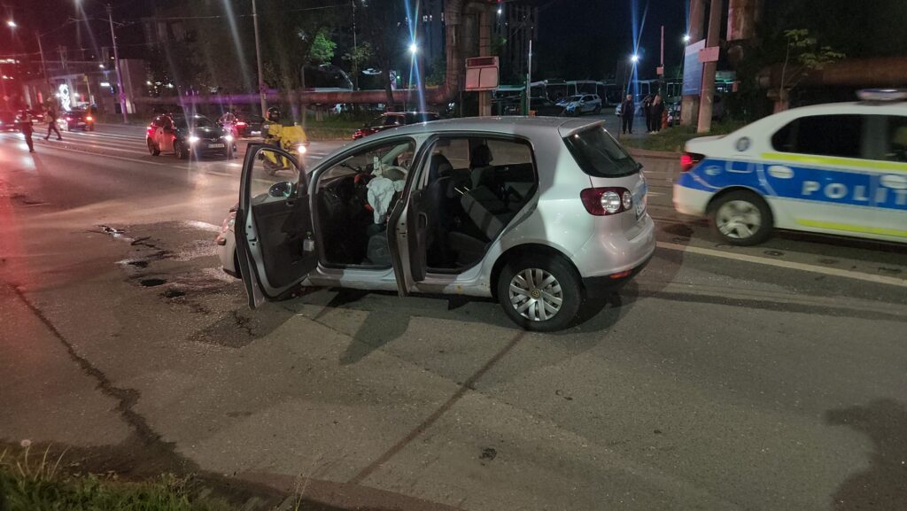  Accident cu victime în Tudor Vladimirescu. O mașină a lovit o conductă de gaz – FOTO/VIDEO