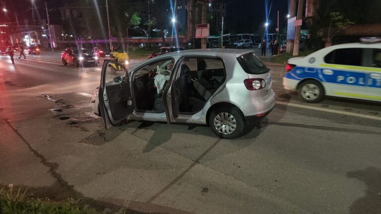 Accident cu victime în Tudor Vladimirescu. O mașină a lovit o conductă de gaz - FOTO/VIDEO