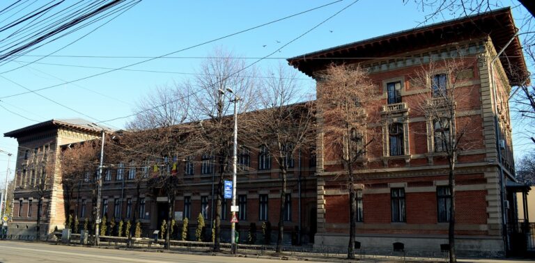 Concurență acerbă la admiterea în clasa a V-a la Colegiul Național din Iași: peste 6 candidați pe loc