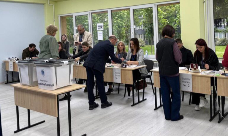 UPDATE Alegerile de duminică: primele semne bune, din cifrele oficiale după prima zi de votare, pentru unul din candidați. „E mai mult decât dublu”