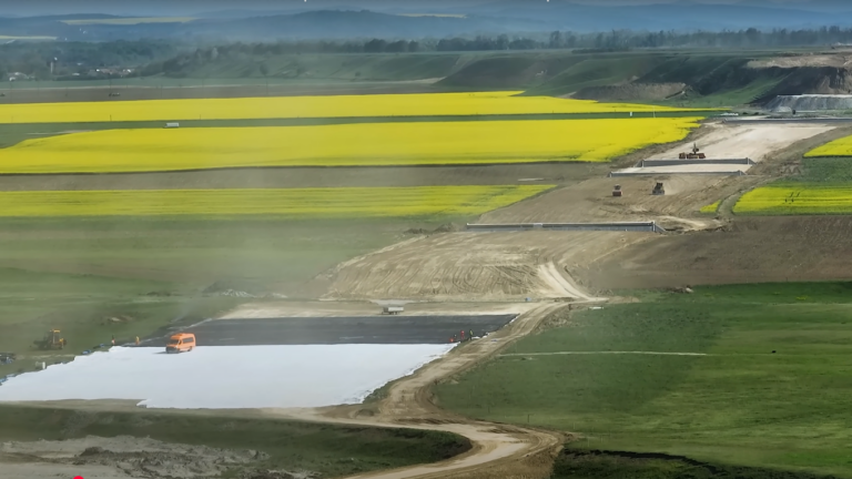 VIDEO Imagini spectaculoase cu Autostrada Molodvei A7: Cum arată lucrările pe loturile Bacău-Pașcani și Focșani-Adjud