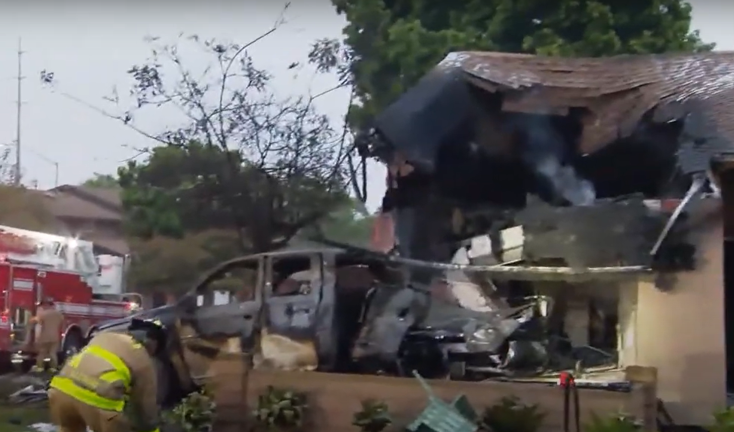 VIDEO: Un avion de mici dimensiuni s-a prăbuşit într-un cartier din San Diego. Mai multe case şi vehicule au luat foc