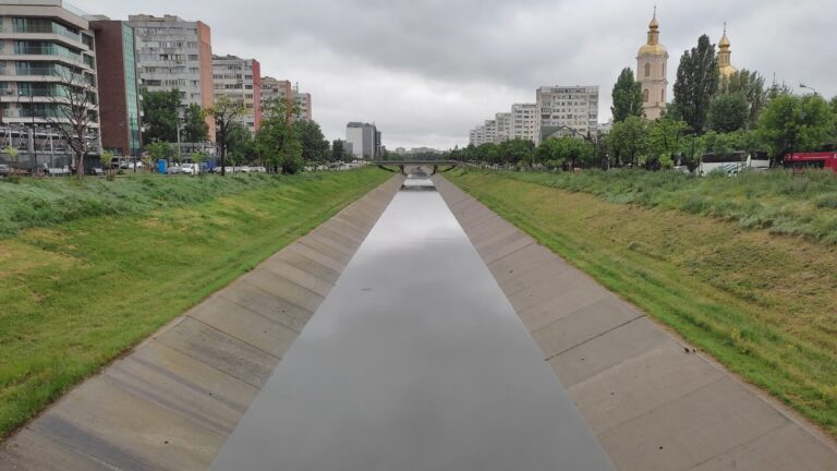 FOTO/VIDEO: Cum arată albia râului Bahlui, după ploile care au „lovit” zona Moldovei