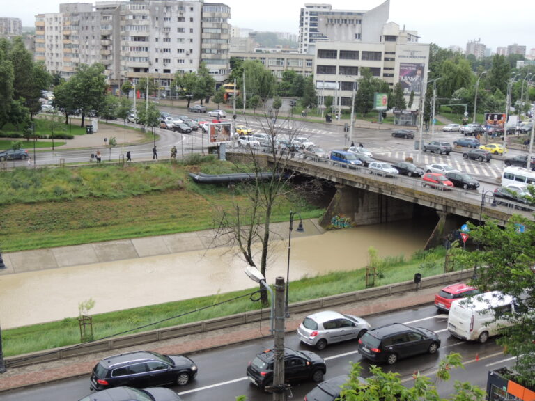 Ploi „eterne” la Iași – Mai rezistă Bahluiul sau urmează inundații puternice în oraș?