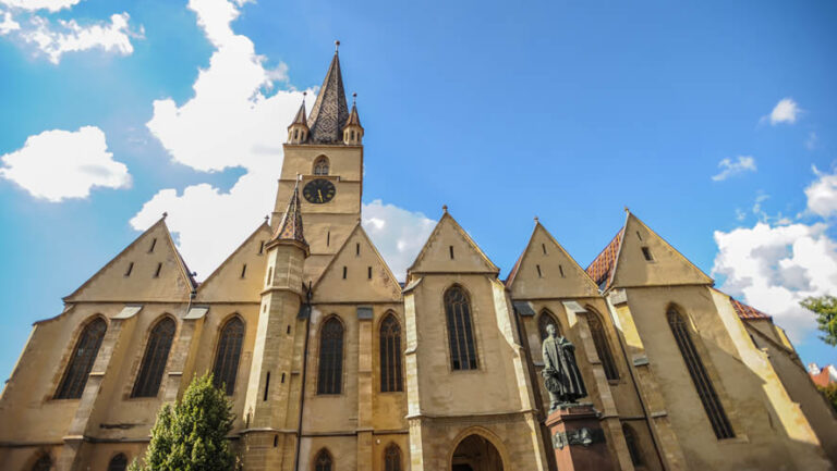 Biserica Evanghelică: Se prefigurează o catastrofă pentru ţara noastră. Candidatul independent este opţiunea