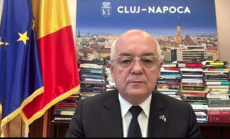 Măsurile cu care vine PNL la negocierile pentru guvern: Reforma administrativă, reducerea numărului de parlamentari și legea salarizării unitare, anunță Emil Boc
