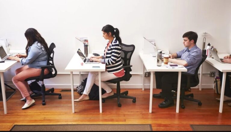 Surse: Coaliția se pregătește să taie 70.000 de posturi din administrația publică