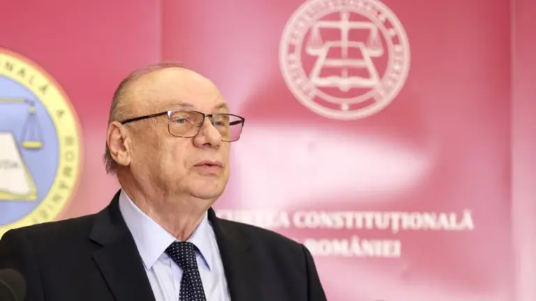 Șeful CCR: 64.000 lei pensie, 40.000 lei salariu. A declarat secret venitul soției de 27.000 lei