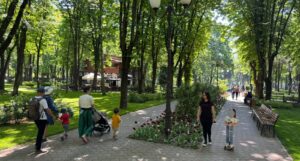 Vreme plăcută, fără extreme, în acest weekend, cu excepţia unor averse locale în estul ţării şi a unui vânt „mai alert” în zona Moldovei