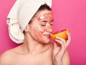Cum prepari acasă exfoliantul natural pentru tenul tău. Ai nevoie de două ingrediente din bucătărie